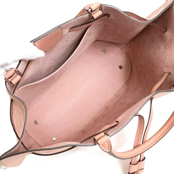 Louis Vuitton Girolatta Monogram Mahina Magnolia Pink Shoulder Bag - Picture 3 of 11